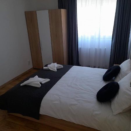 Eden House Appartement Craiova Buitenkant foto