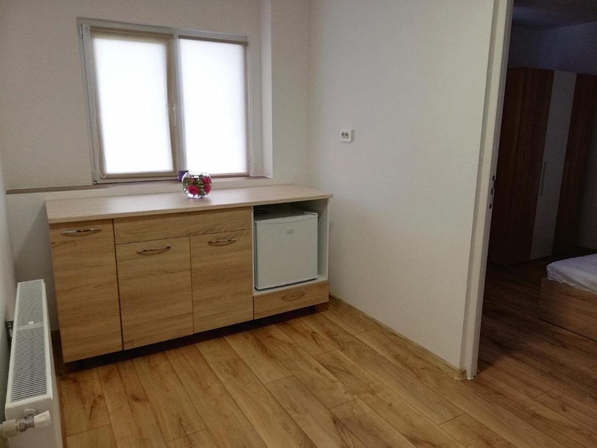 Eden House Appartement Craiova Buitenkant foto