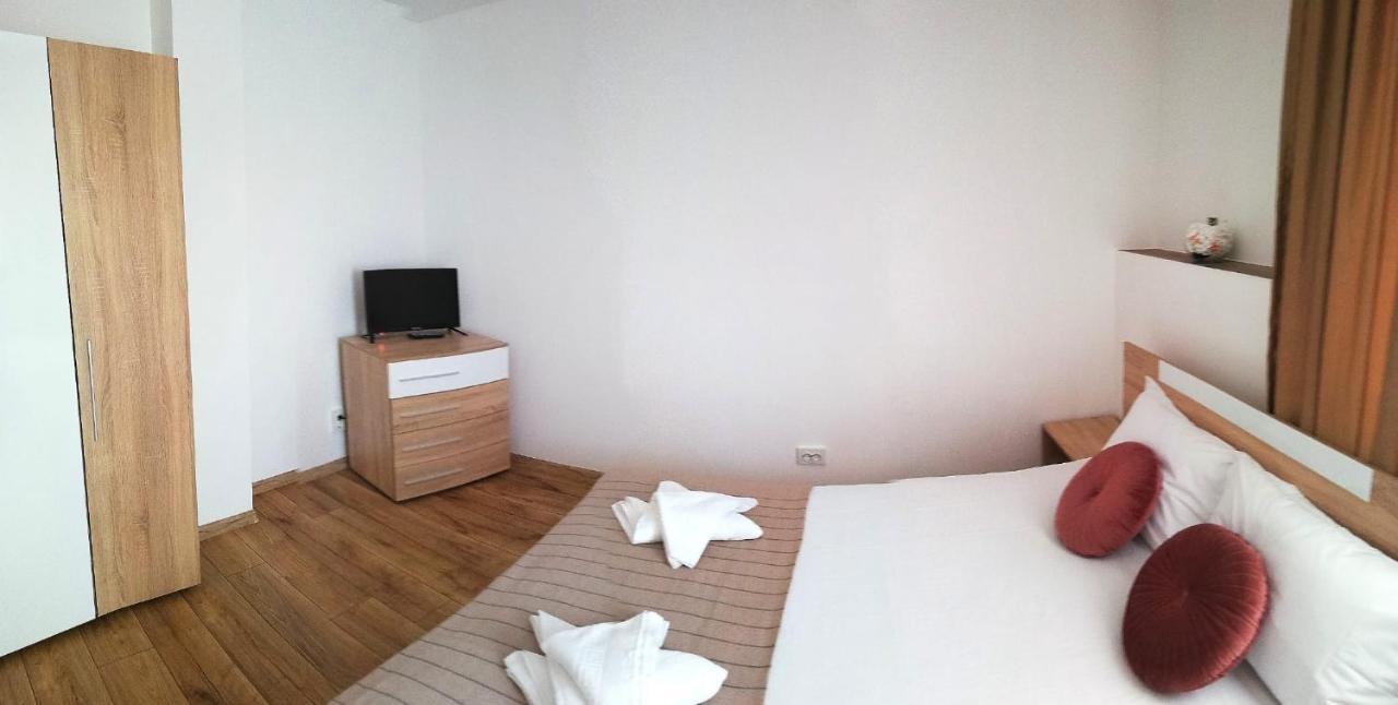 Eden House Appartement Craiova Buitenkant foto